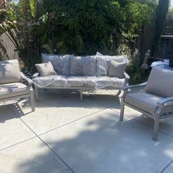 OUTDOOR PATIO FURNITURE SET