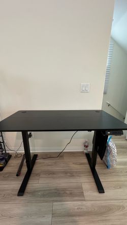 Adjustable desk