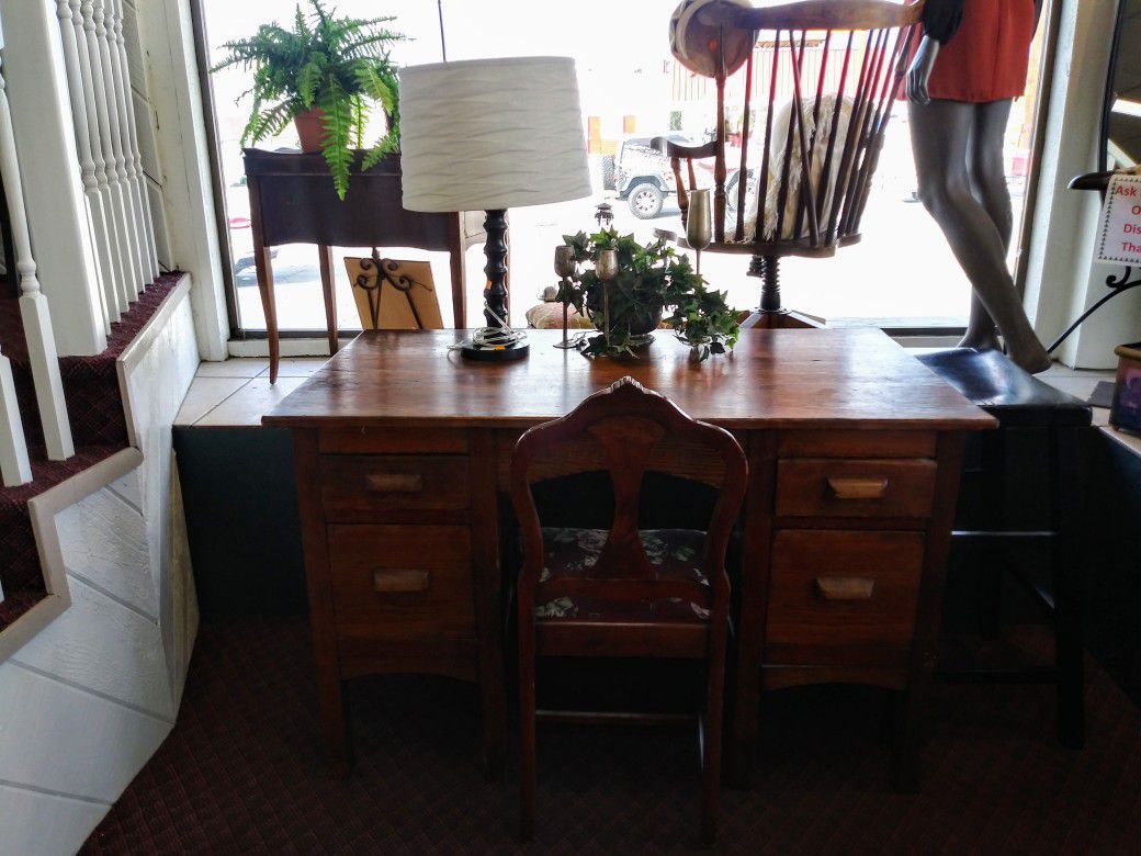 Beautiful Vintage Desk and Chair (solid wood) $69.99