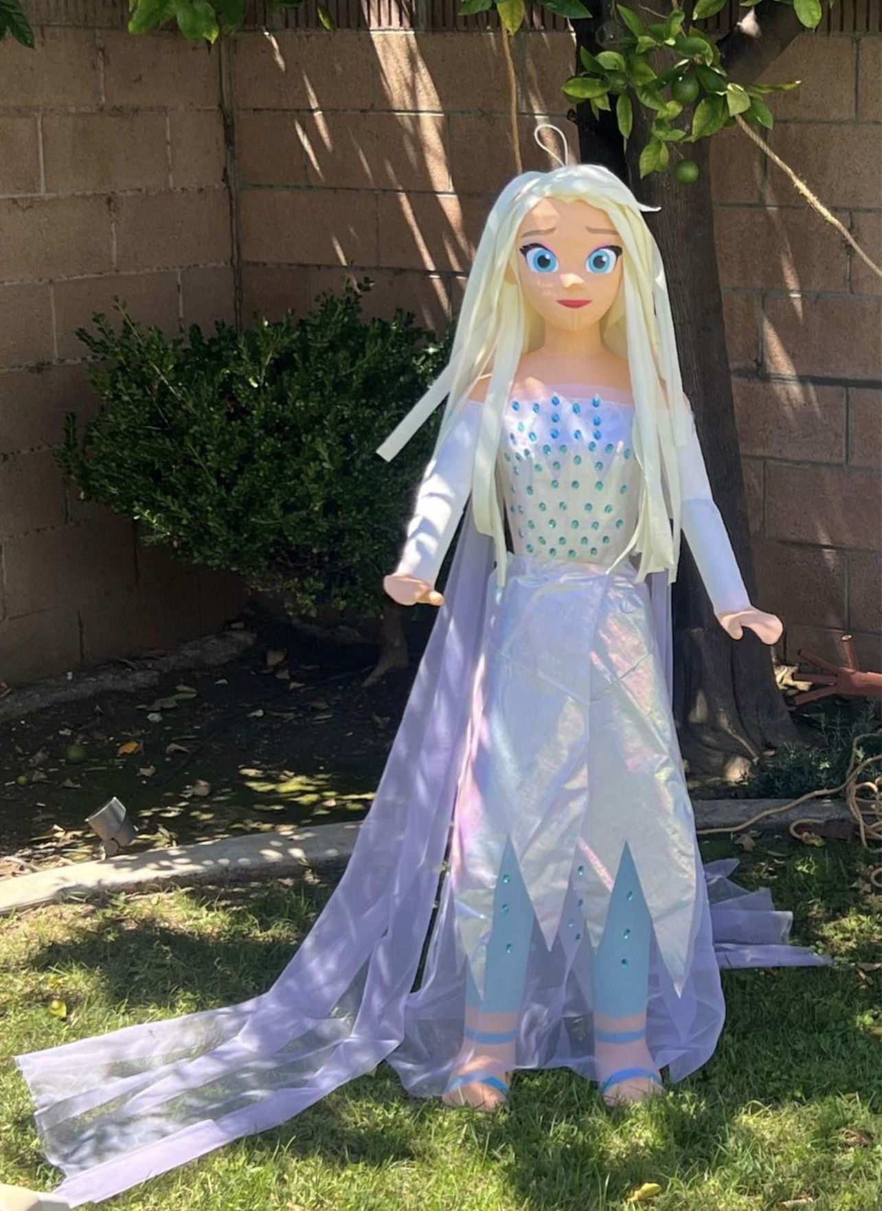 Elsa Frozen II Piñata
