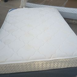Serta Full Size Mattress And Box Spring 