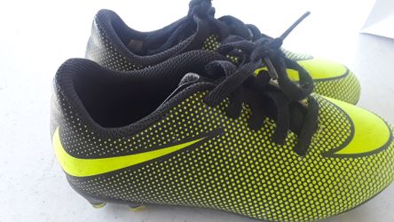 Soccer shoes 11c. Taquetes para niño 11c
