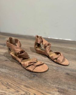 New Report Wedge Sandals Size 6