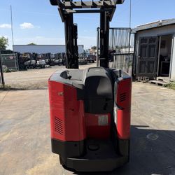 Forklift 