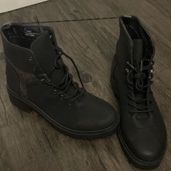 Brand New Women Boots 
