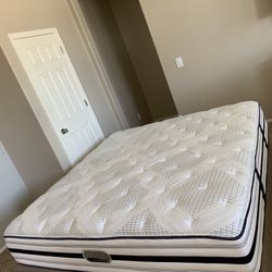 KING MATTRESS BEAUTYREST PLUSH AND FREE BOX SPRINGS 