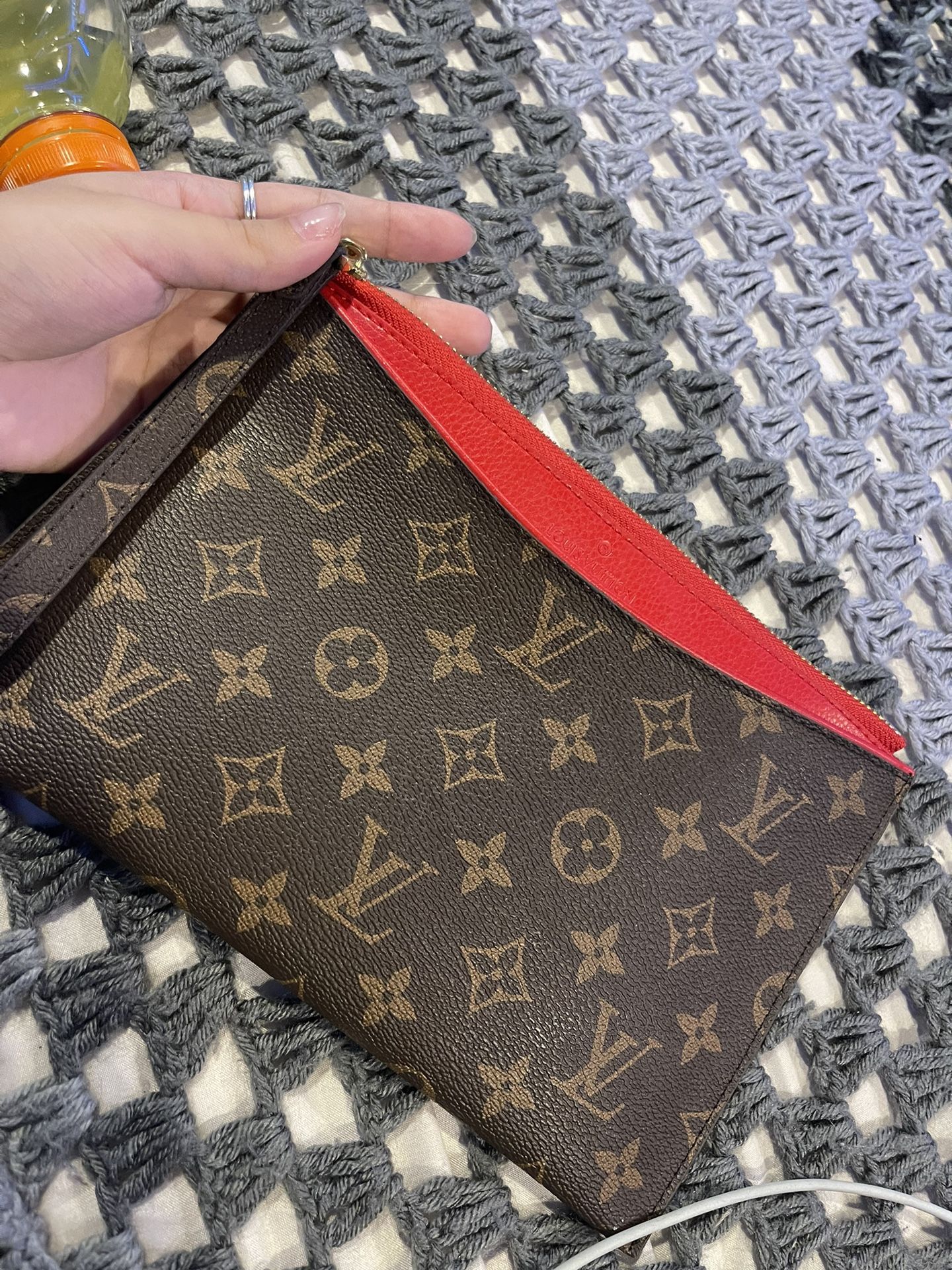 Louis Vuitton Wallet for Sale in Perth Amboy, NJ - OfferUp