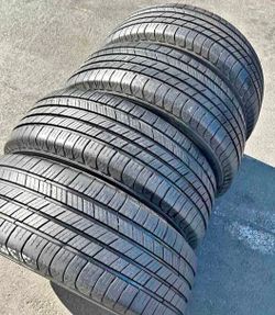 235 60 18 Michelin Tires Con 80% de Vida Las 4