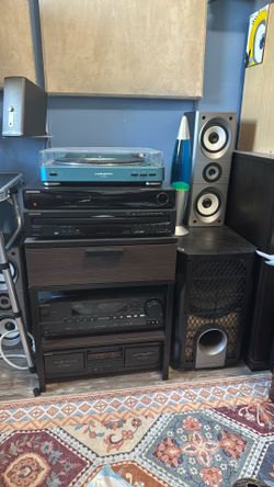 Onkyo Stereo/ Turntable/ Blue Ray player