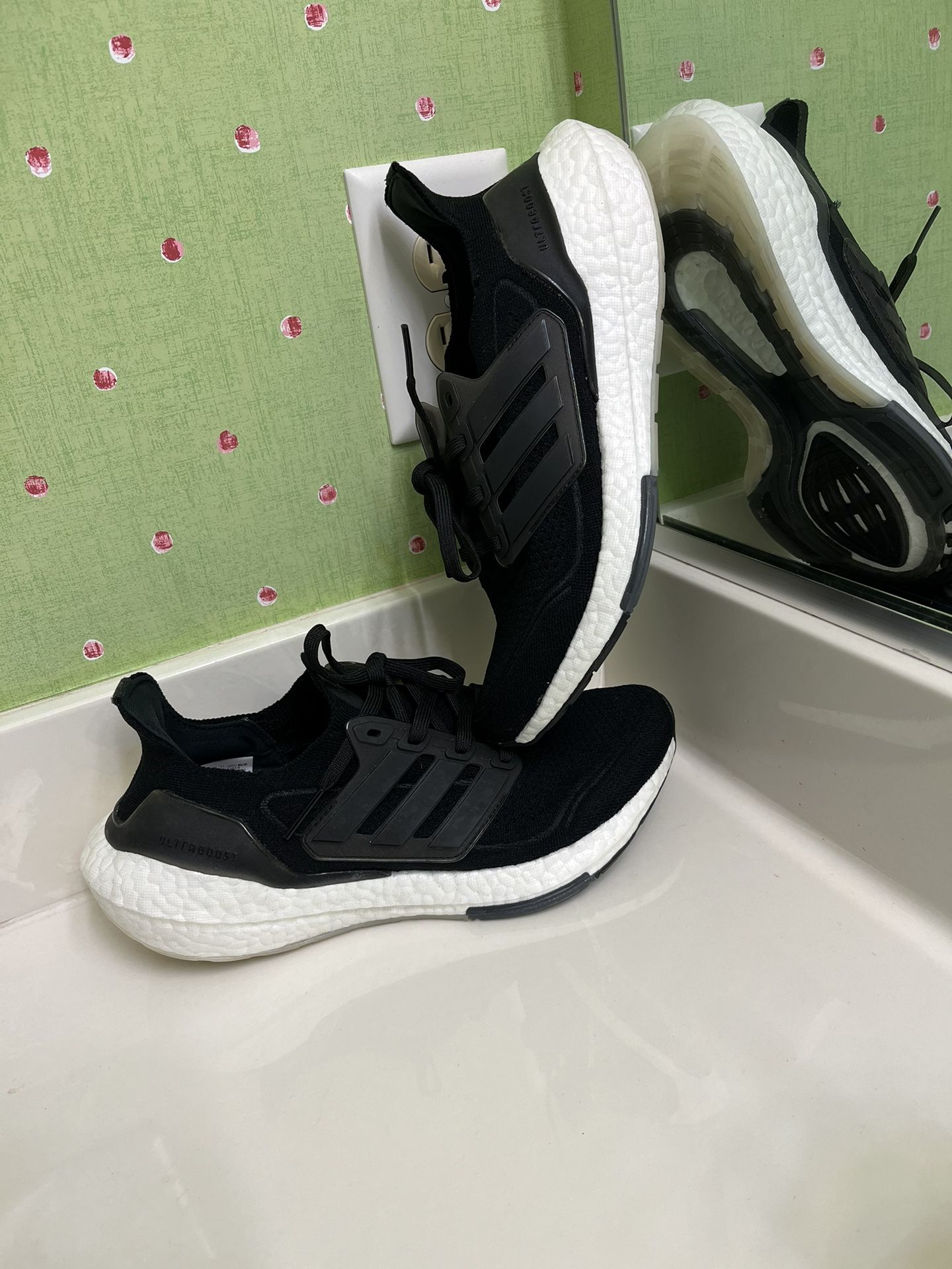 MEN’s ADIDAS SNEAKERS SIZE 7