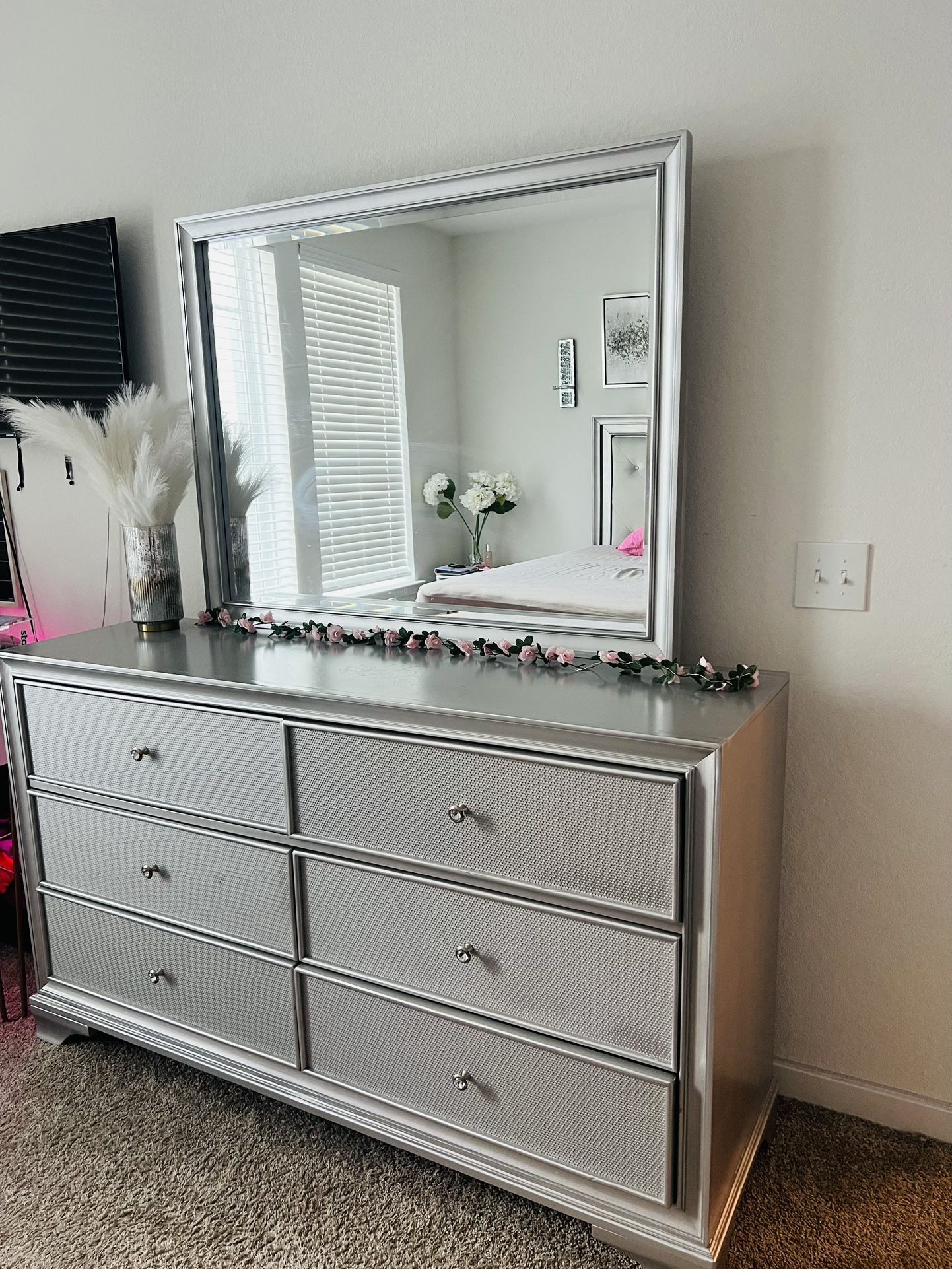 Luxury Bedroom Set — Moving Must Go