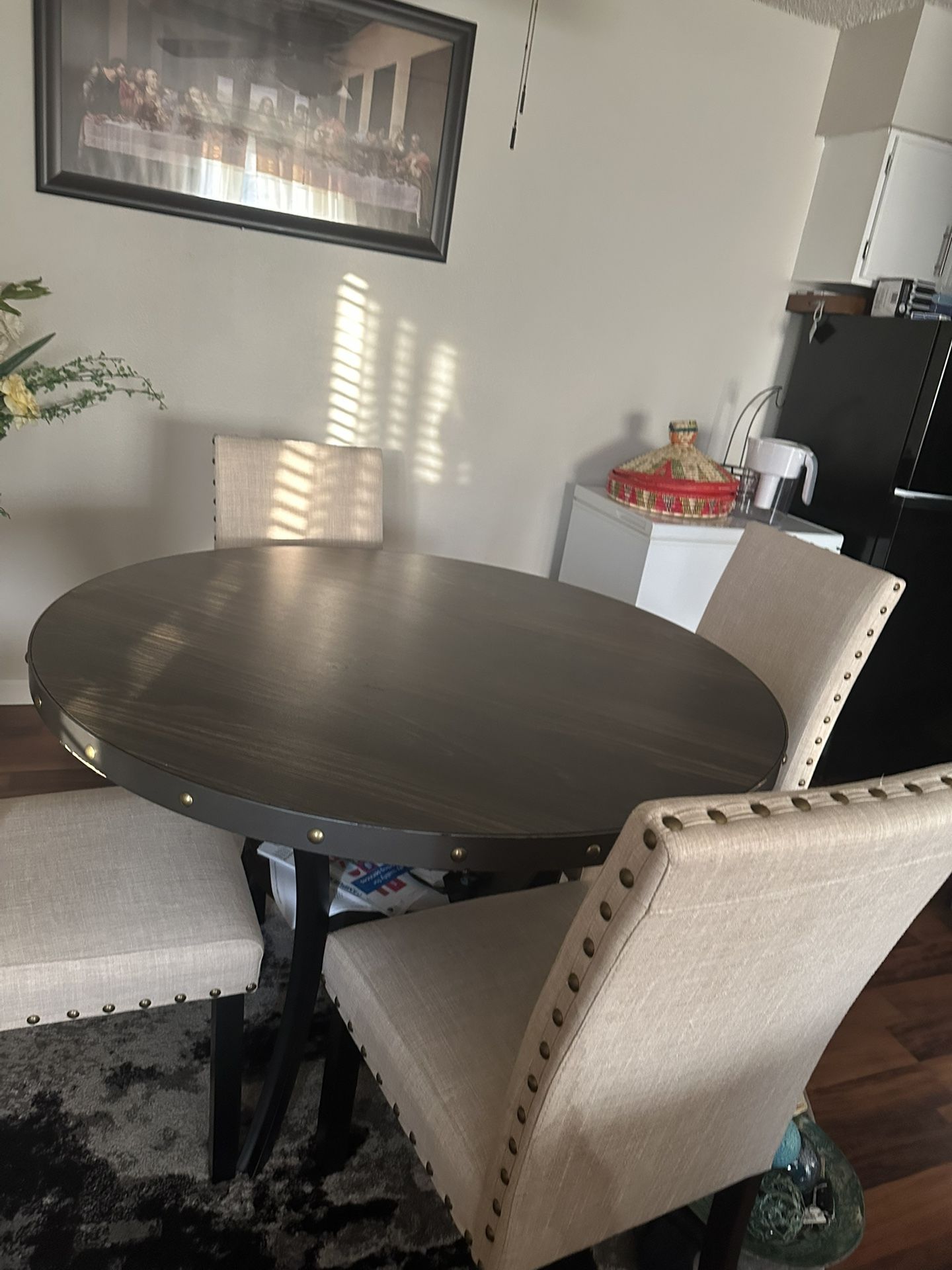 Modern 4 seat dining table