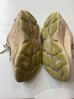 Hoka bondi 8 size 7w women’s