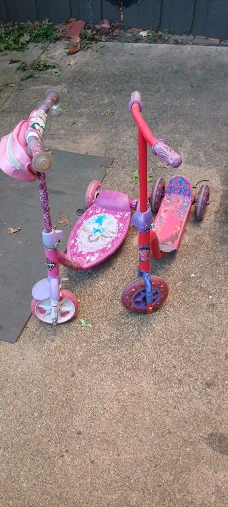 Plano Pick Up Only- Metal Base Very Sturdy Dora 3 Wheel Scooter