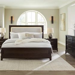 4Pc Queen Bedroom Set With LED Light