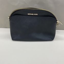 Michael Kors purse. Item No 590 (Shopgoodwill)