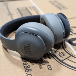 JBL Everest 700 Around-ear Wireless Headphones 