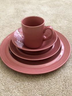 19 Piece Signature Housewares Pink Dishes