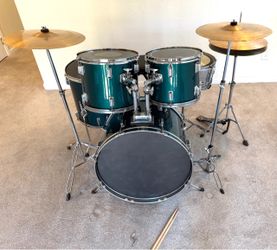 In Upland 91784. Complete 5 piece drum set by Sunlite 22” bass 14” snare pedal cymbals stands throne $275 cash in Upland 91784
