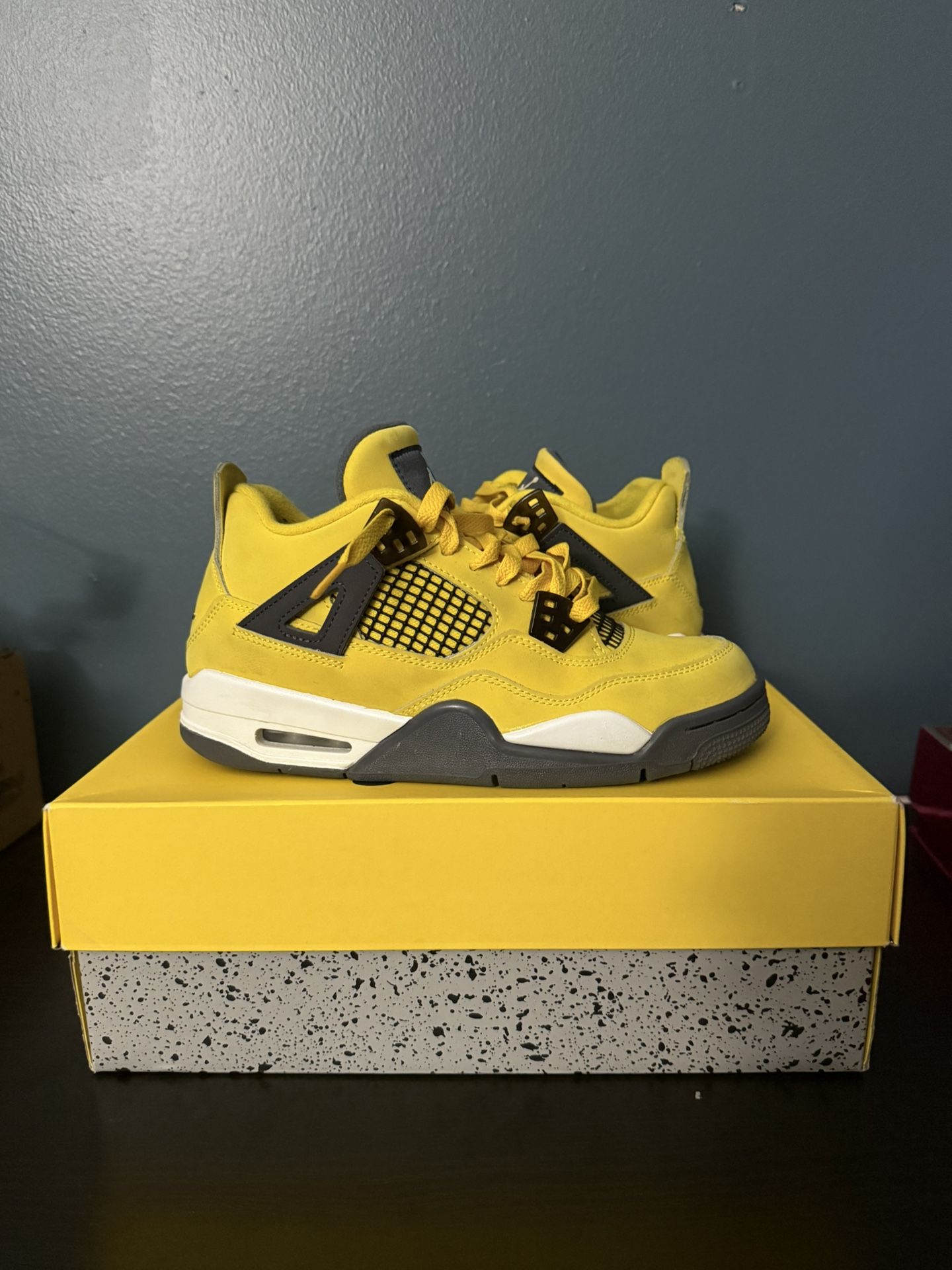 Jordan 4 Lightning