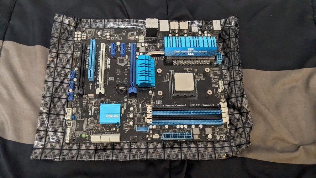 Asus M5A99X EVO R2.0 AMD FX 8320