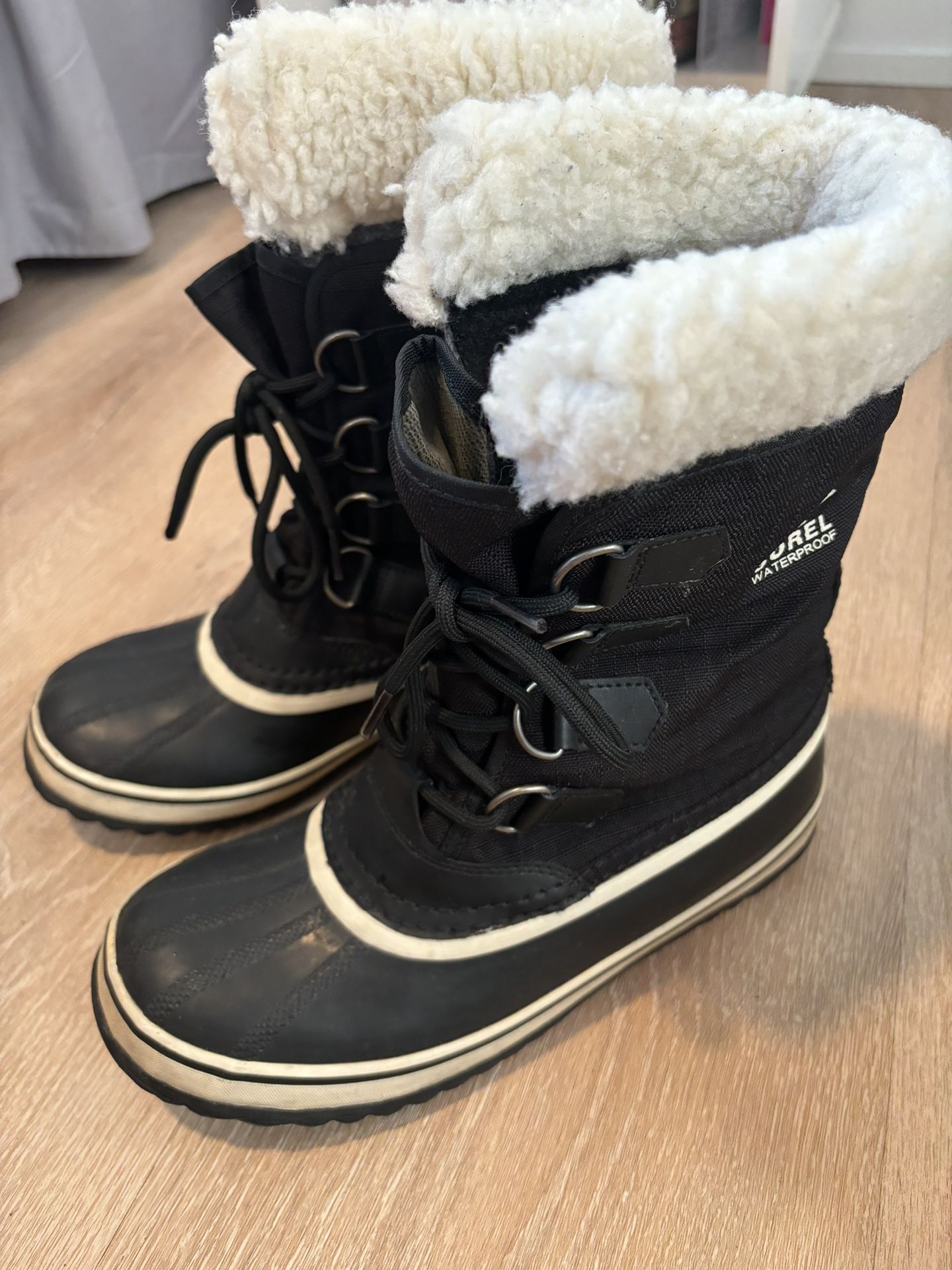Sorel Women’s Winter Carnival Boots Size 8