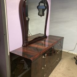 Used Bedroom Set Made In Italy With Two Night Stands Drawers With Mirror