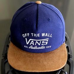 VANS "OFF THE WALL" SNAP BACK HAT (Suede Bill)