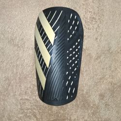  Adidas three-stripes logo Black/gold 