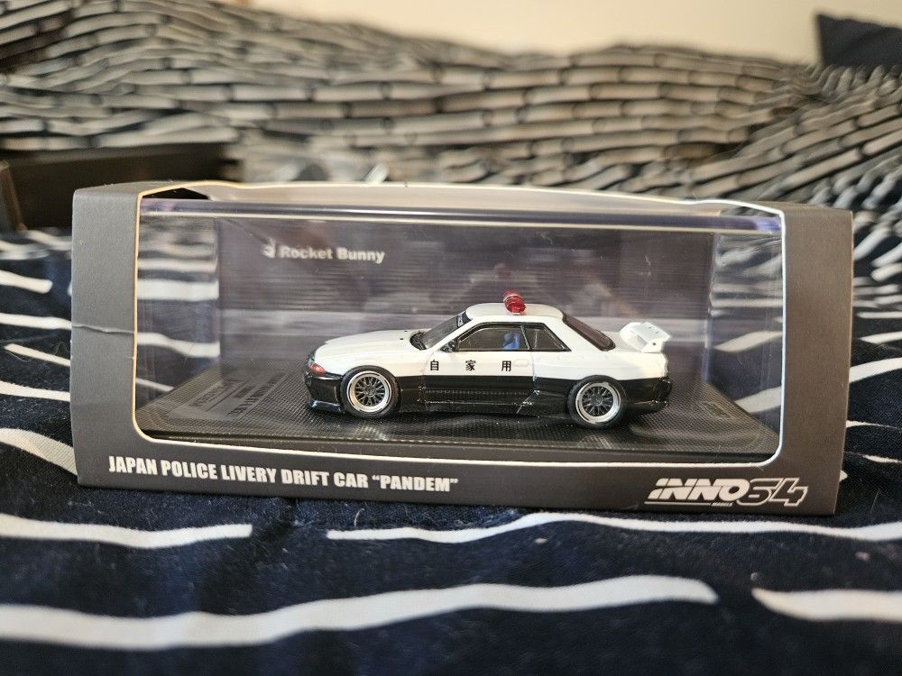 Inno64 Nissan Skyline GTR R32 Pandem Rocket Bunny Police Car 1/64 Limited