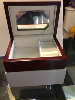 Jewelry box