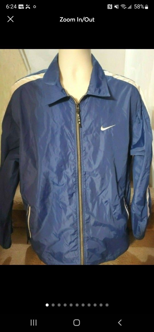 Men's / Unisex Nike Lightweight Windbreaker, Size M, Zipper & Pockets