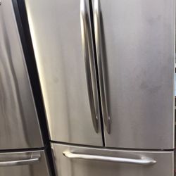 GE French Door Refrigerator (W 33)