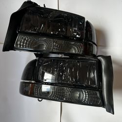 Dodge Durango/Dakota Headlight Year 98-04