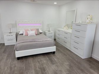 Bedroom Set.  Modern Stylish For Your Home! - Juego de Cuarto ¡ Estilo Moderno Para su hogar !