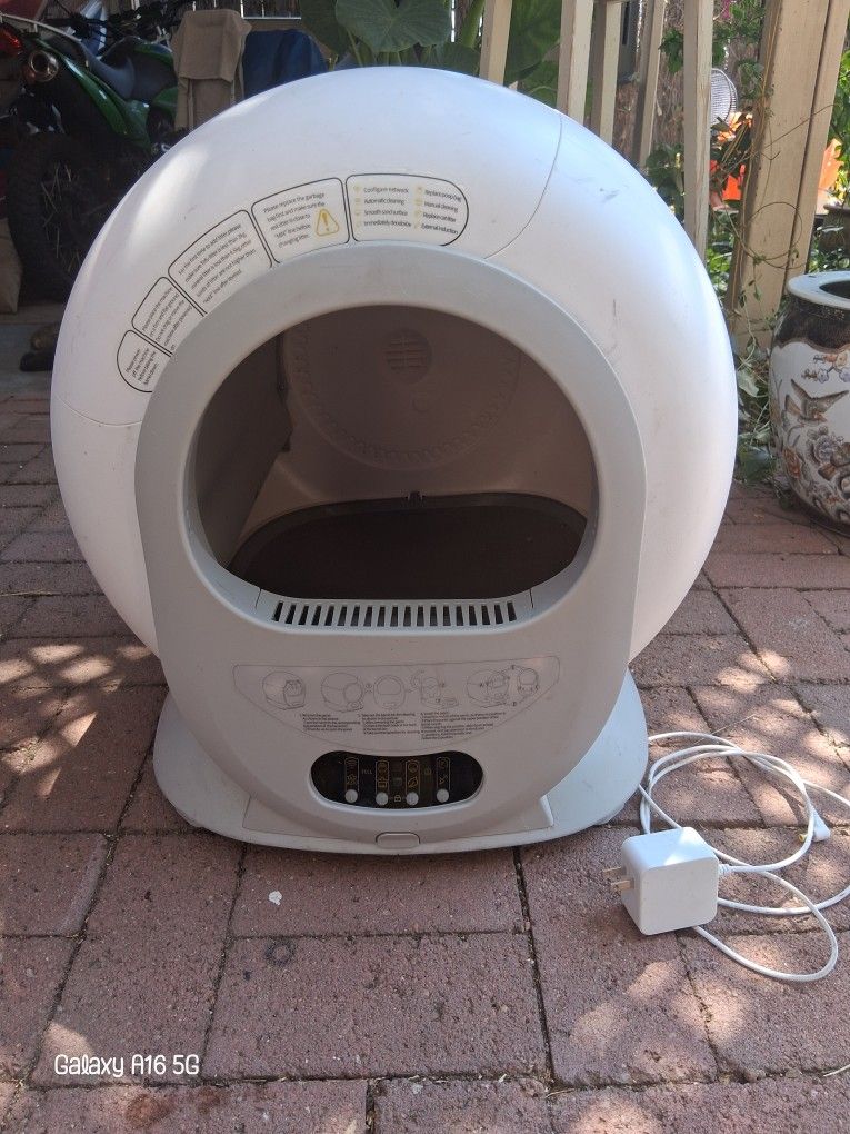 Automatic Cleaning Cat Box