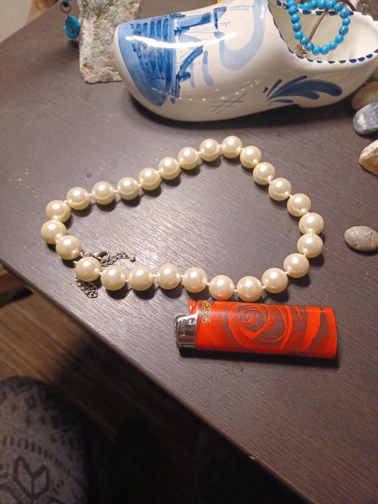 Pearl Necklace 16-18", Large White Pearl's 14k Clasp