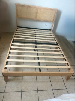 Wooden Platform Bed Frame with LED Lights and Curved Rattan Headboard,  ama de plataforma de madera con luces LED y cabecero de ratán curvado