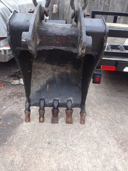 24" Caterpillar Digging Bucket