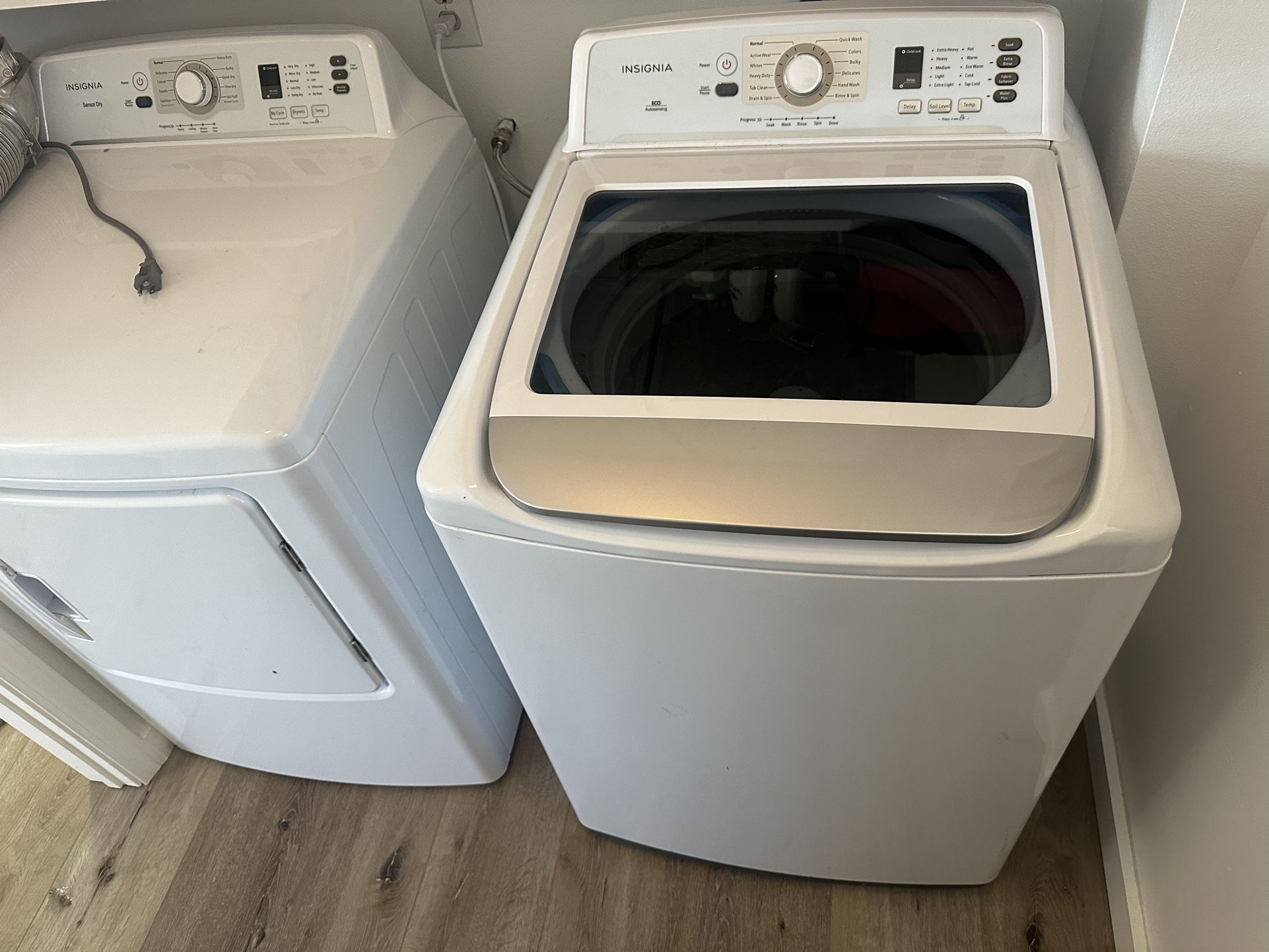 Insignia Washer Dryer Set (Read Description)