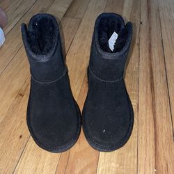 Kids Uggs (Size 9)