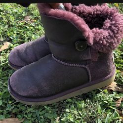 Ugg boots purple plum short sz 2 kid