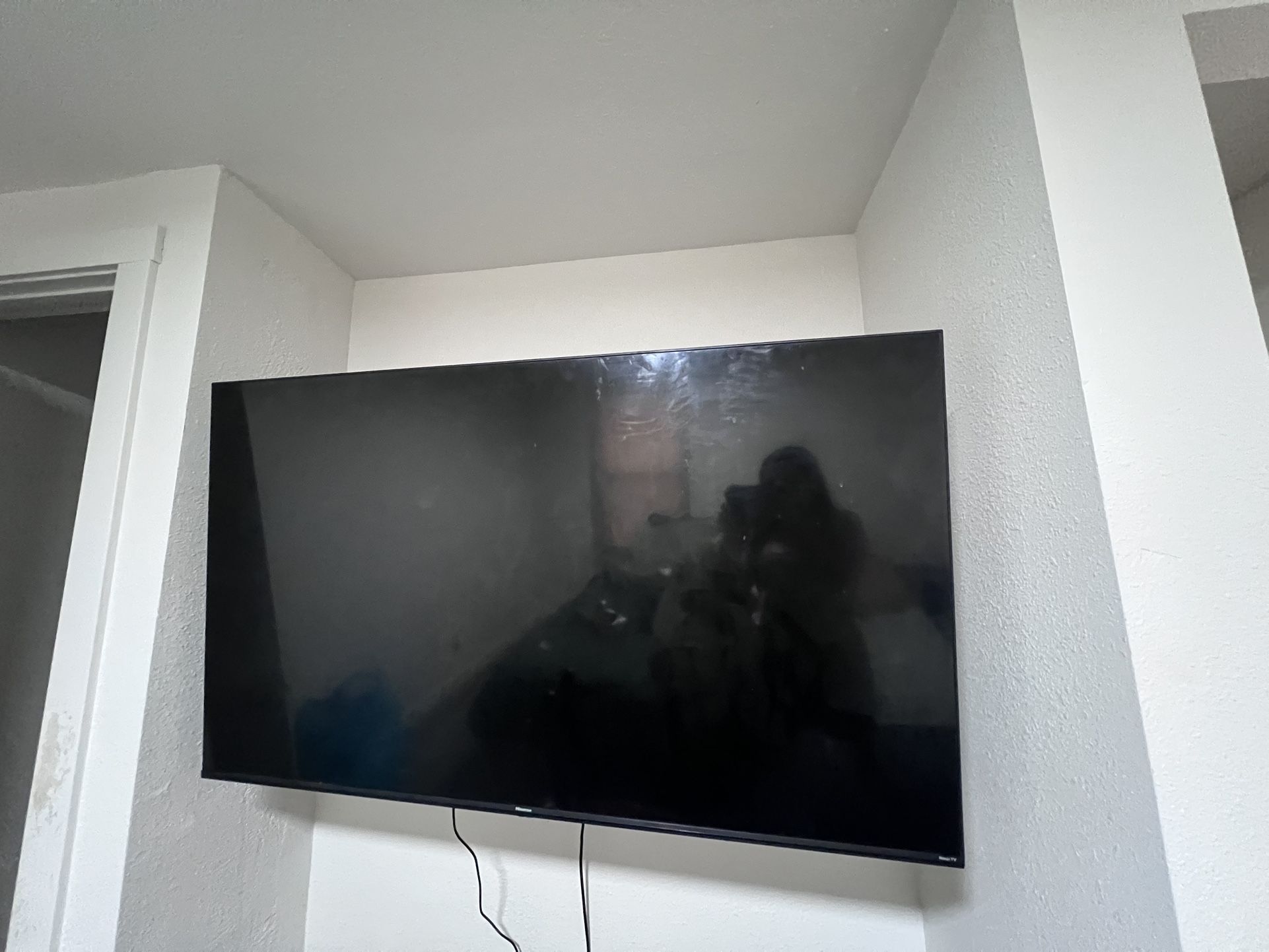 Hisense roku tv 53”