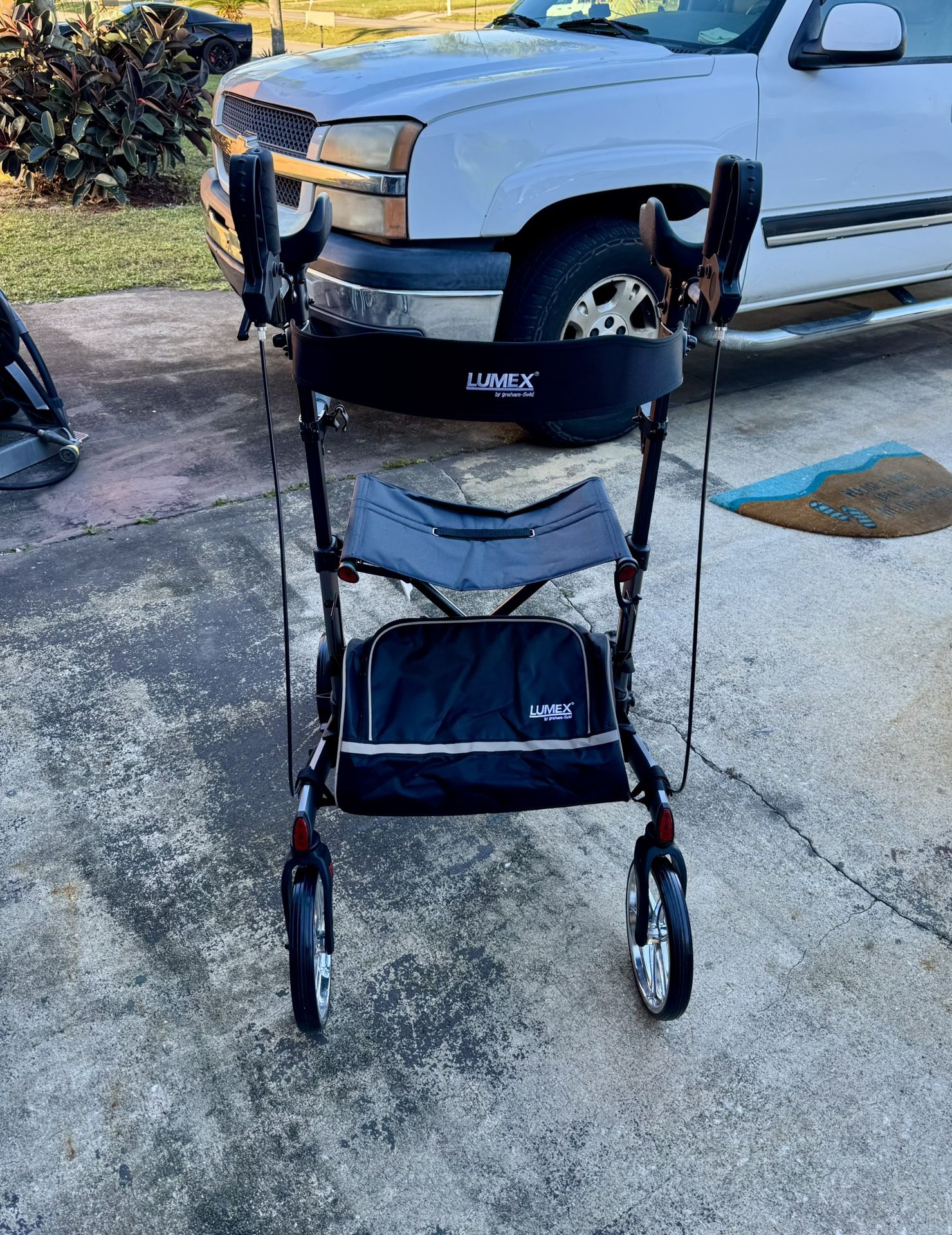 Limed Upright Forearm Rollator