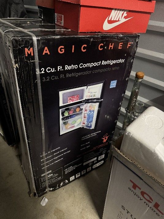 Magic Chef Mini Fridge 3.2 Cu Ft New