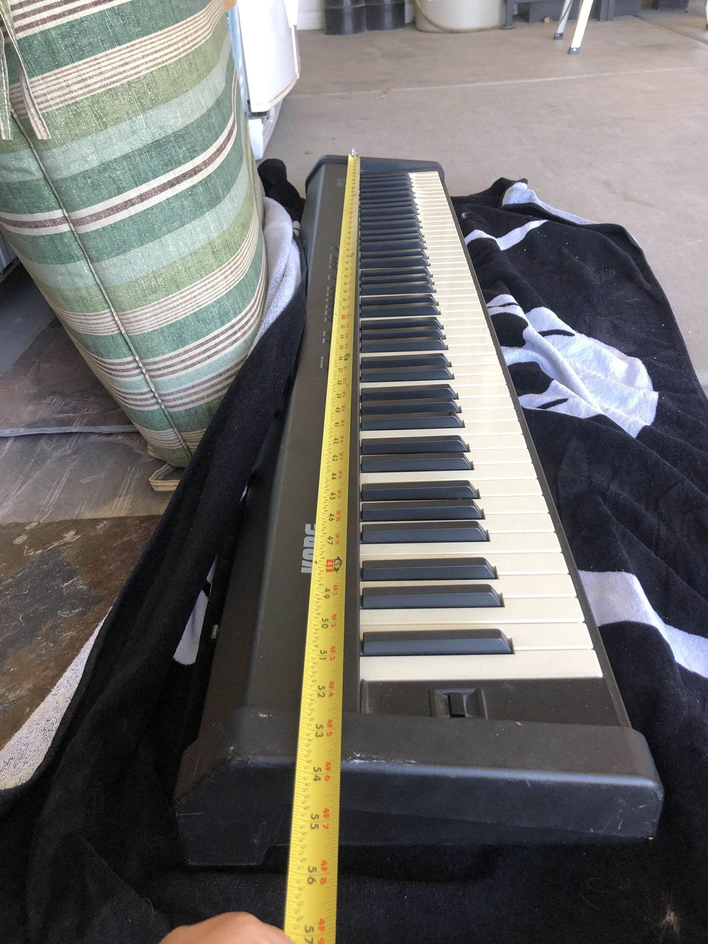 Korg 88 Keyboard SP 100.