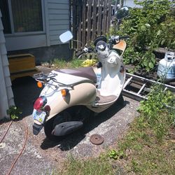 Sym Mio Model Holds 2 People No Paperwork But Can Be Registered 50cc Moter Fresh Oil Change Just Needs A Driver,  2009
