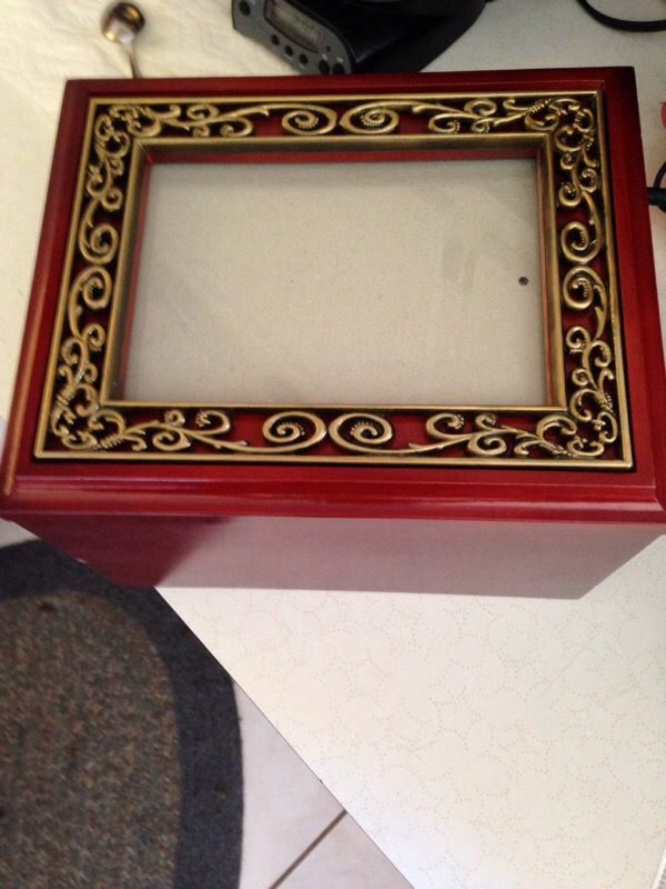 Wood picture box