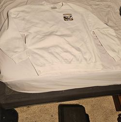 Men's crewneck