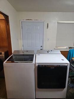 MAYTAG WASHER AND DRYER SET BOTH ELECTRIC XL CAPACITY 5.3 CU CLEAN AND DESINFECTED DELIVERY AVAILABLE FOR EXTRA FEE